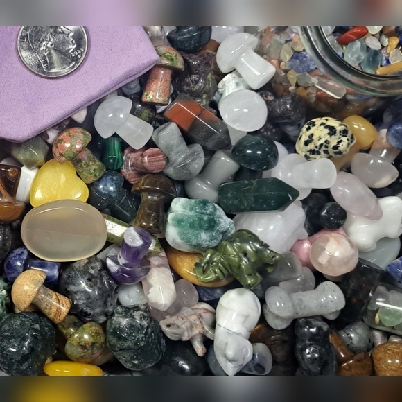 2 (Two) Mystery Mini Crystal Carving - Picture 6 of 11